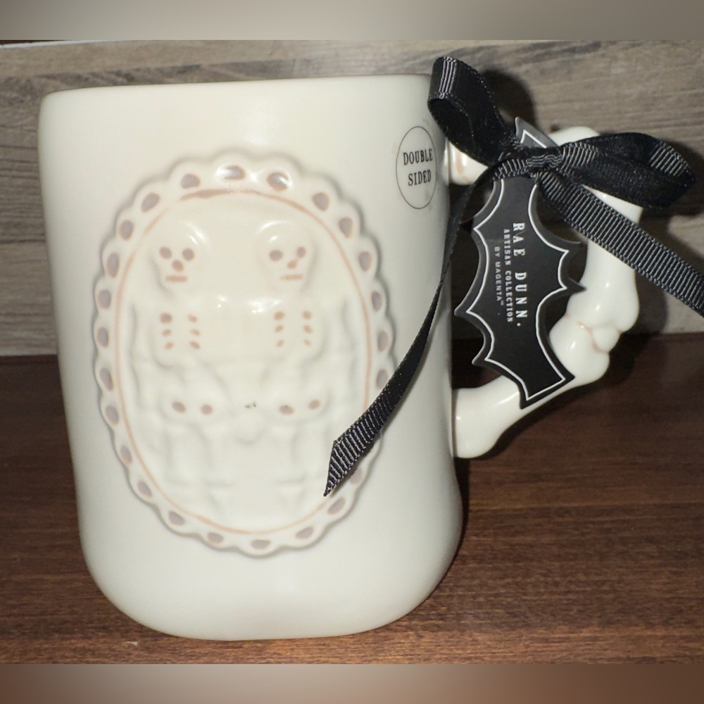 🥰 RAE DUNN HALLOWEEN COFFEE MUG “TILL DEATH DO US PART” w/3D LOVE SKELETONS 🆕